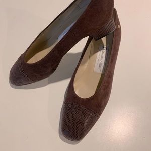 Brown suede Vintage Etienne Aigner heels size 7M